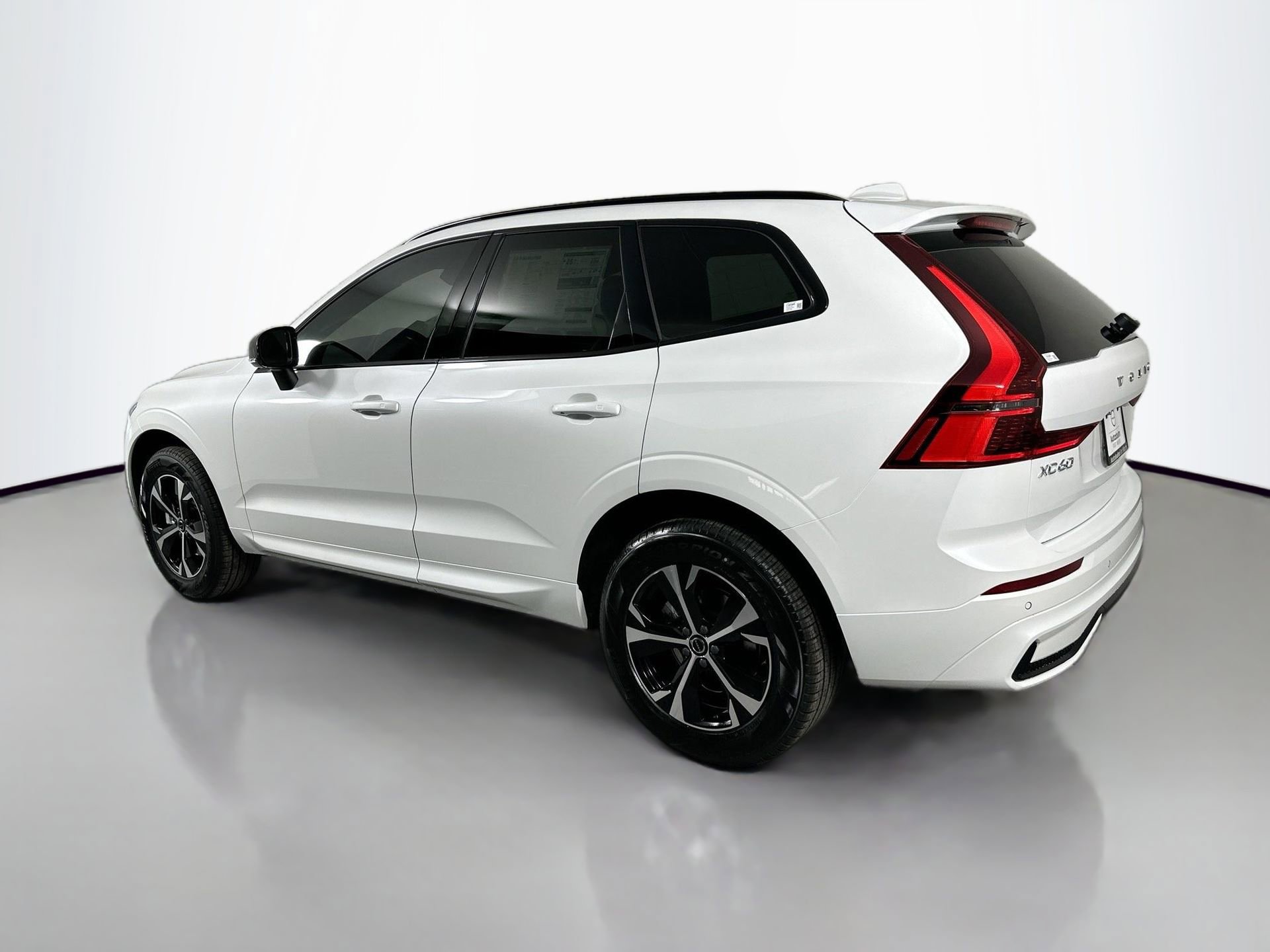 Used 2026 Volvo XC60 B5 Core AWD/4WD image 8