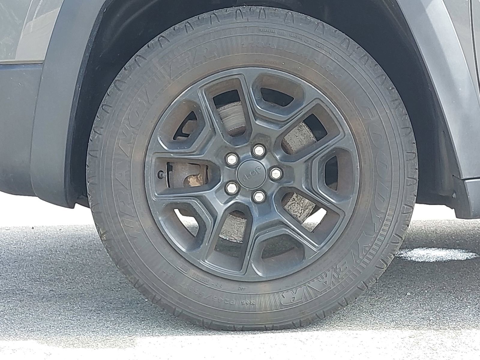 Used 2019 Jeep Cherokee Trailhawk w/ Cold Weather Group image 10