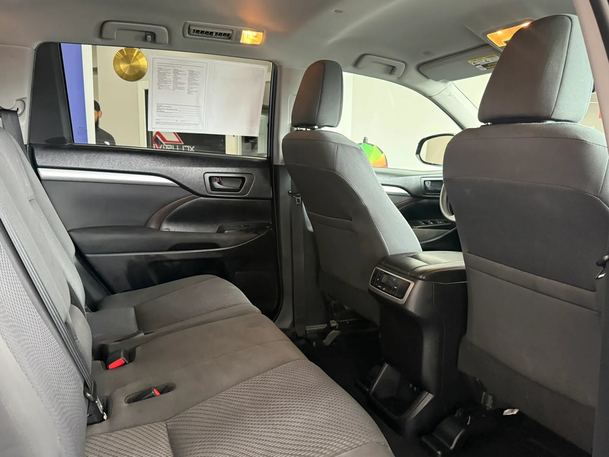 Used 2019 Toyota Highlander LE AWD/4WD image 26