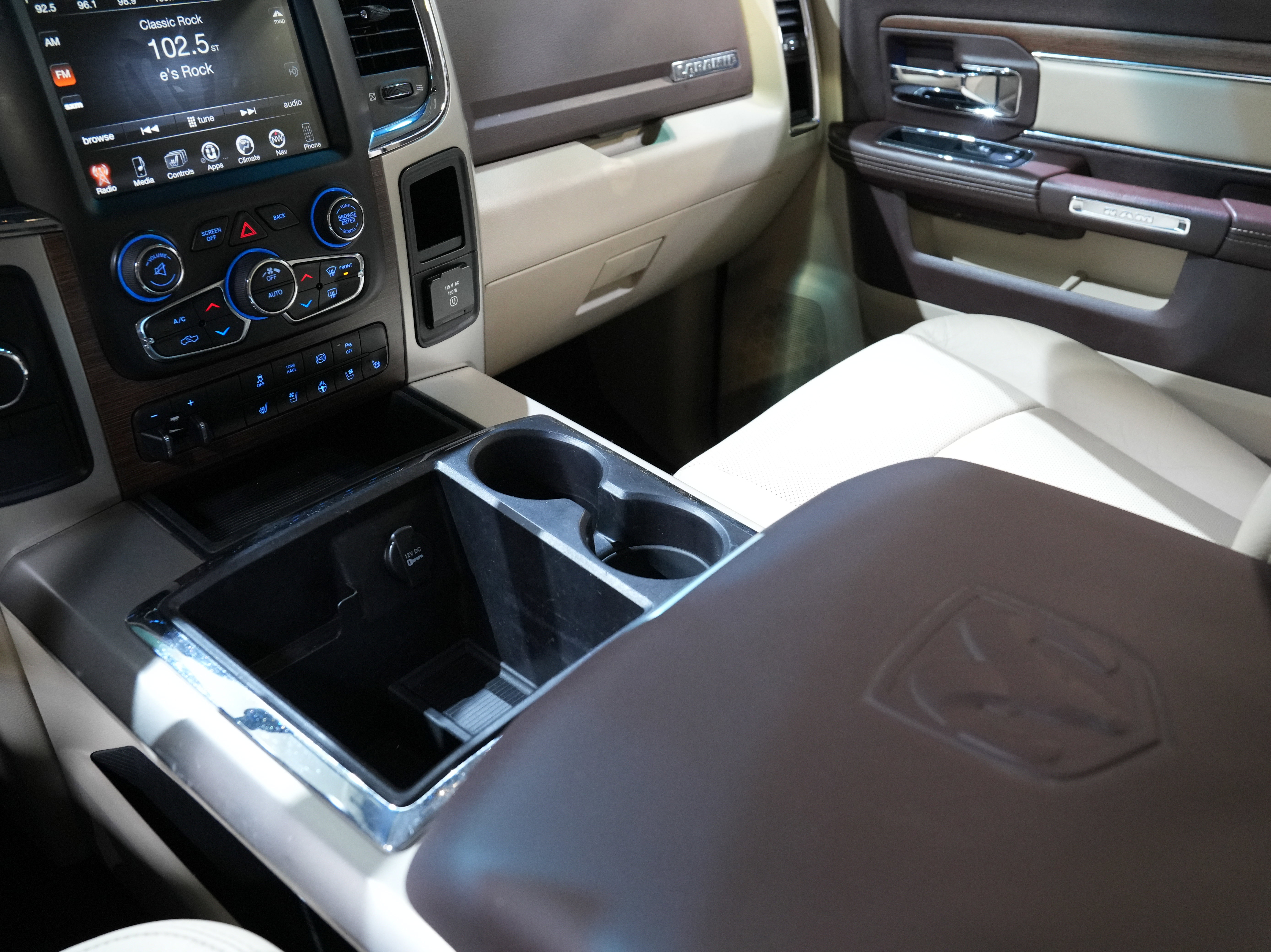 Used 2015 RAM 2500 Laramie w/ Convenience Group image 47