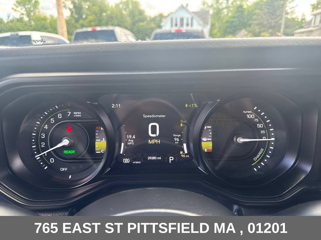 Used 2024 Jeep Wrangler Unlimited Sahara w/ Technology Group AWD/4WD image 26