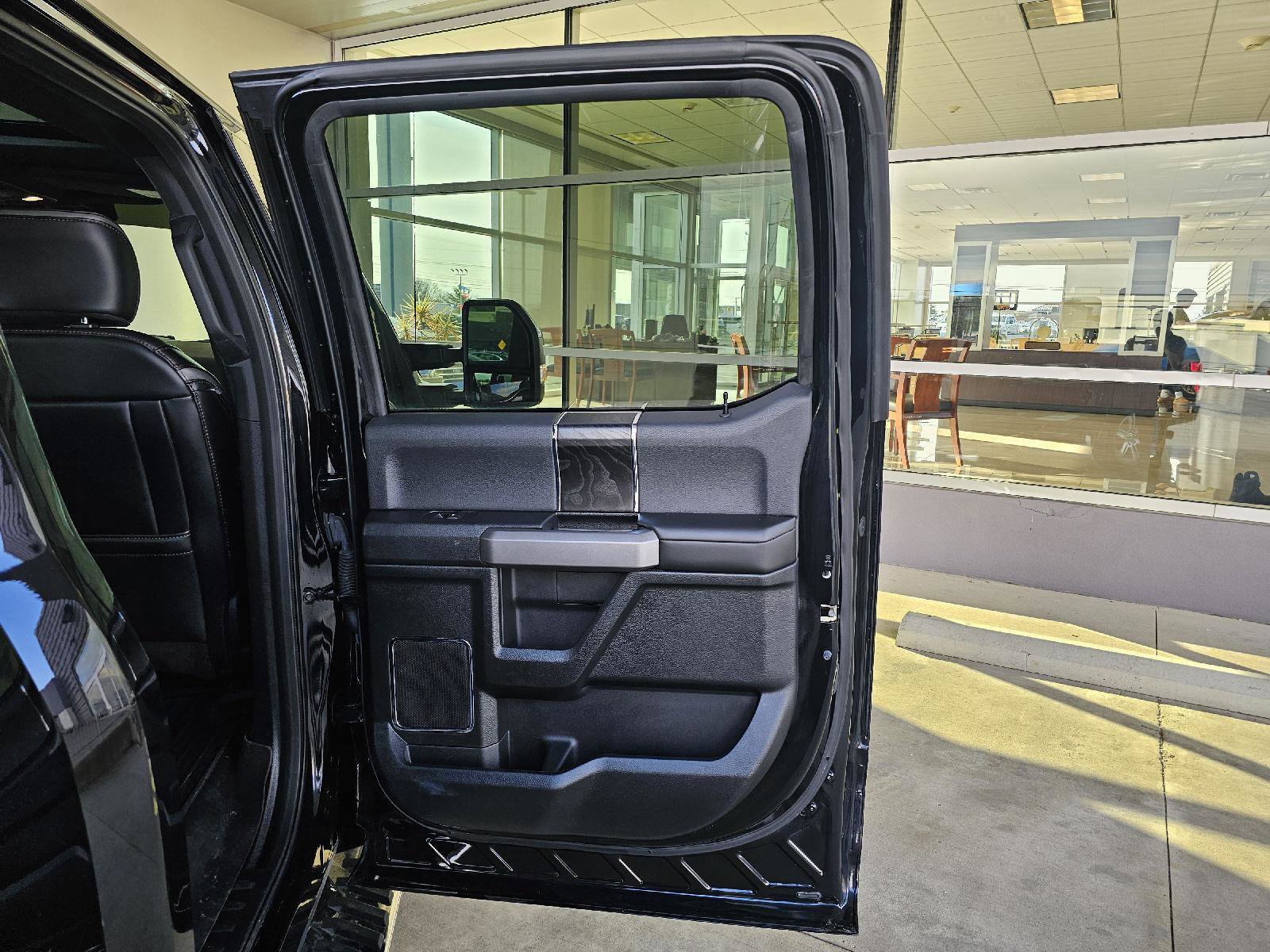 Used 2018 Ford F150 Platinum w/ Equipment Group 701A Luxury AWD/4WD image 13