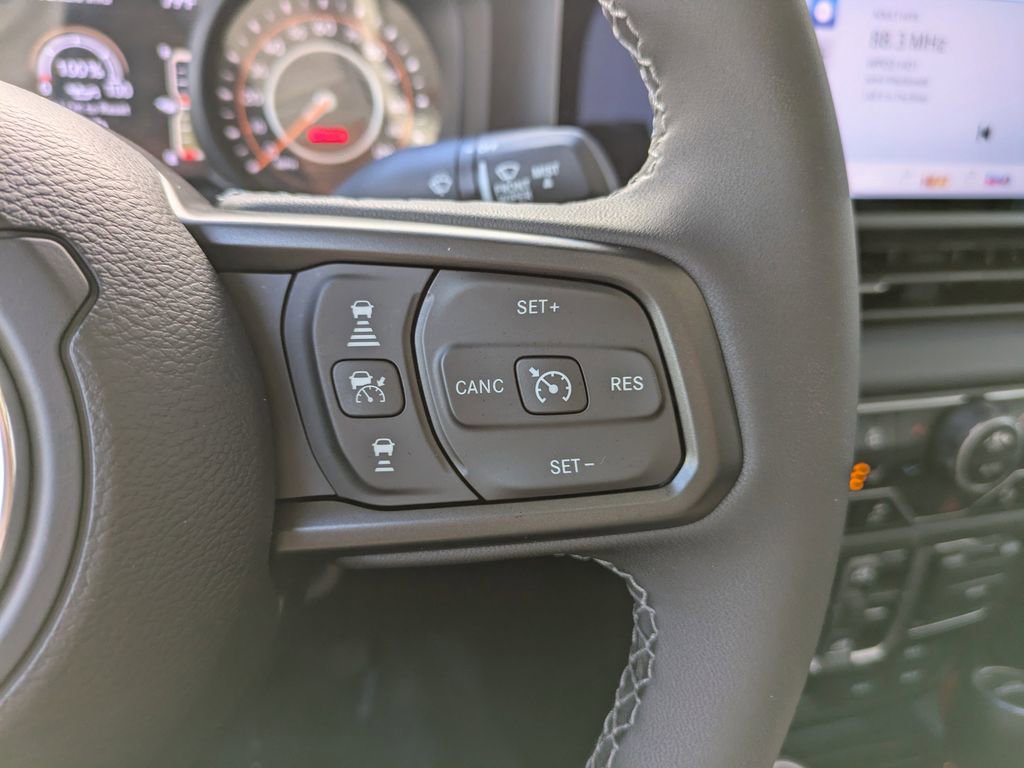 Used 2025 Jeep Gladiator Sport image 25