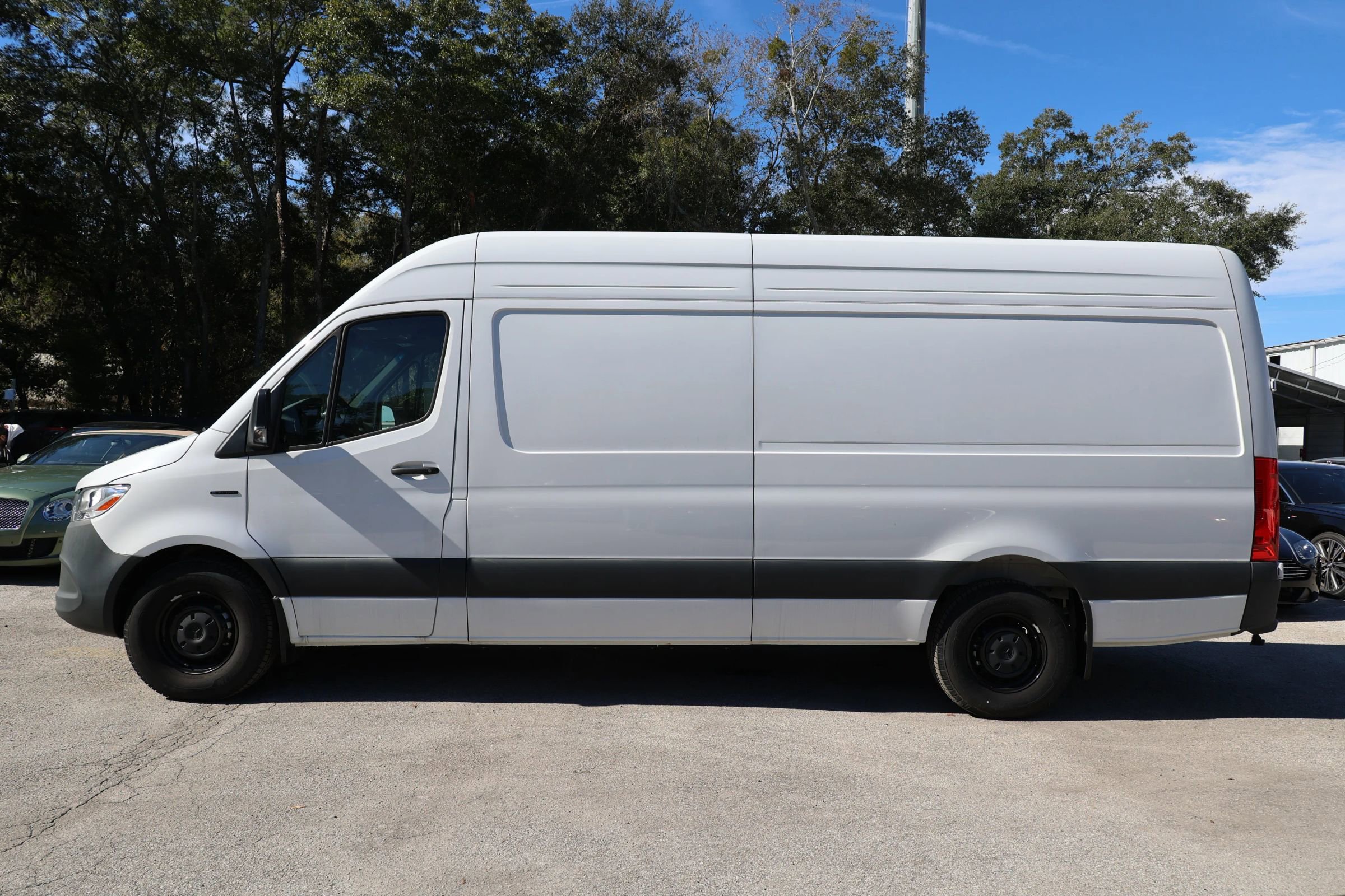 Used 2024 Mercedes-Benz eSprinter 170 Cargo image 19
