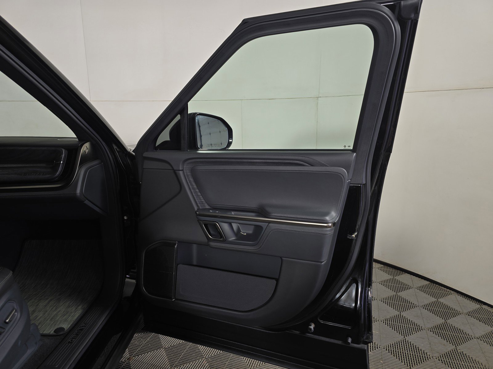 Used 2022 Rivian R1T Adventure AWD/4WD image 18