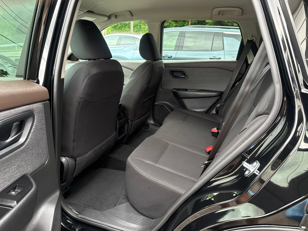 Used 2023 Nissan Rogue S AWD/4WD image 19