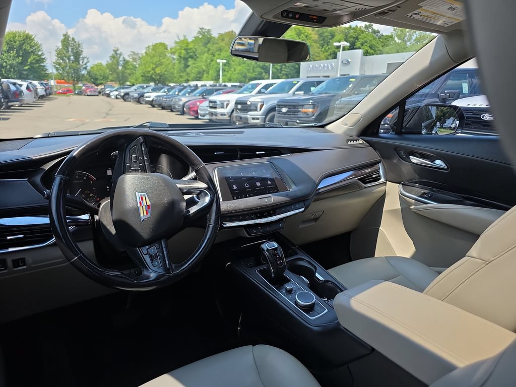 Used 2019 Cadillac XT4 Luxury w/ Cold Weather Package AWD/4WD image 18