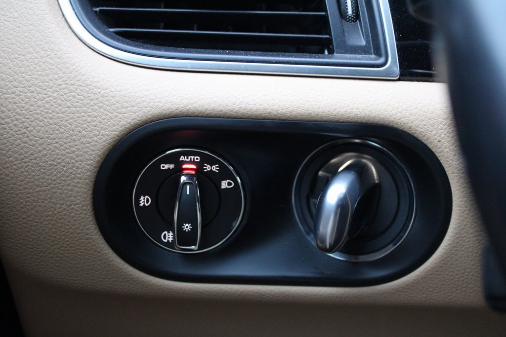 Used 2018 Porsche Macan image 24