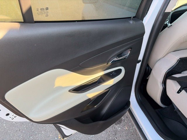 Used 2018 Buick Encore Essence w/ Experience Buick Package FWD image 15