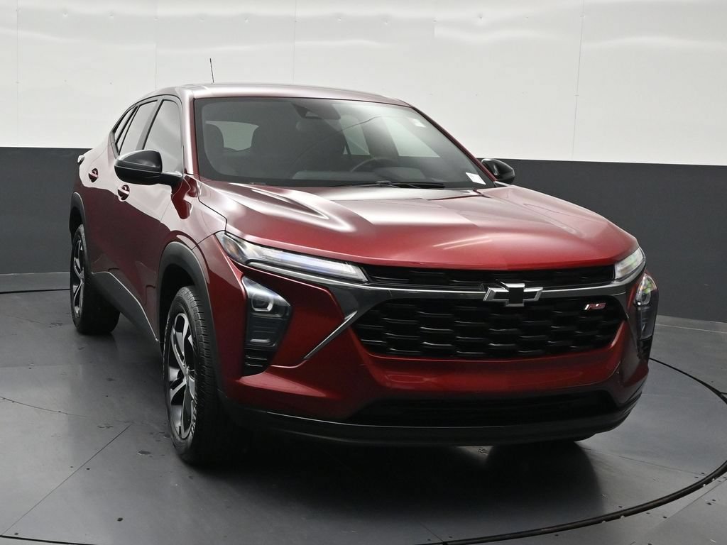 Used 2025 Chevrolet Trax RS FWD image 8