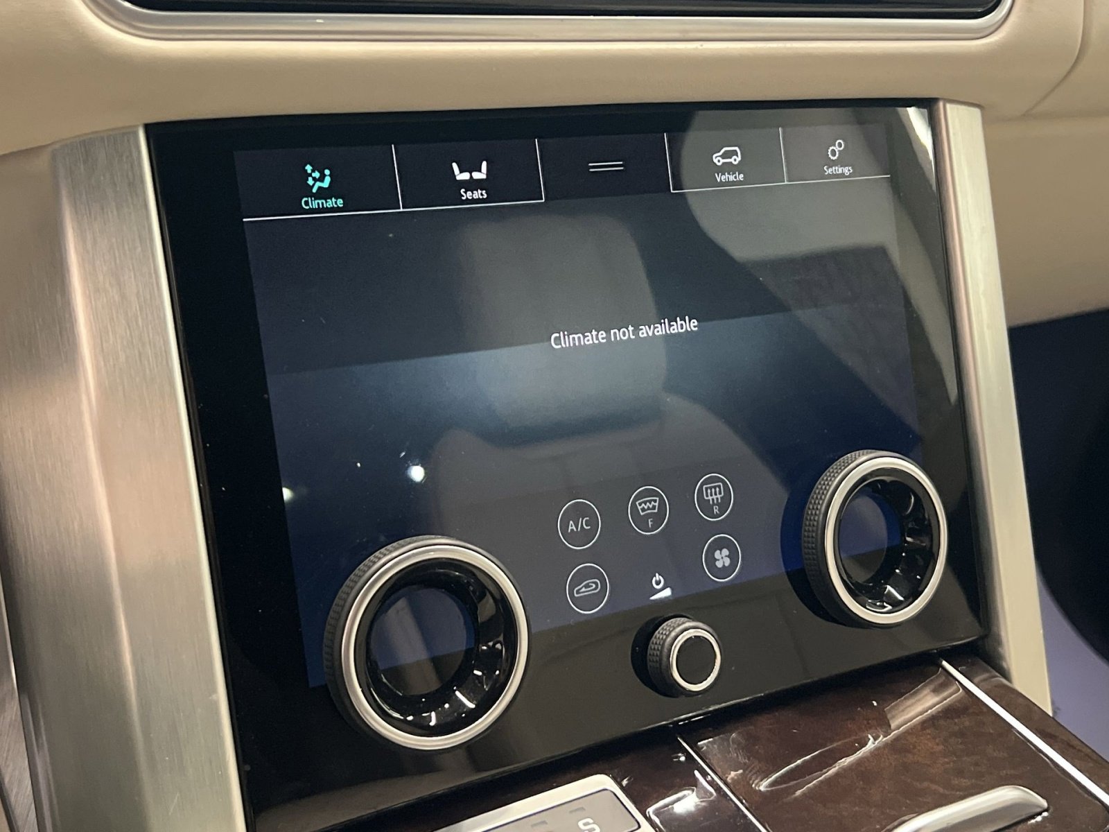 Used 2019 Land Rover Range Rover HSE image 17