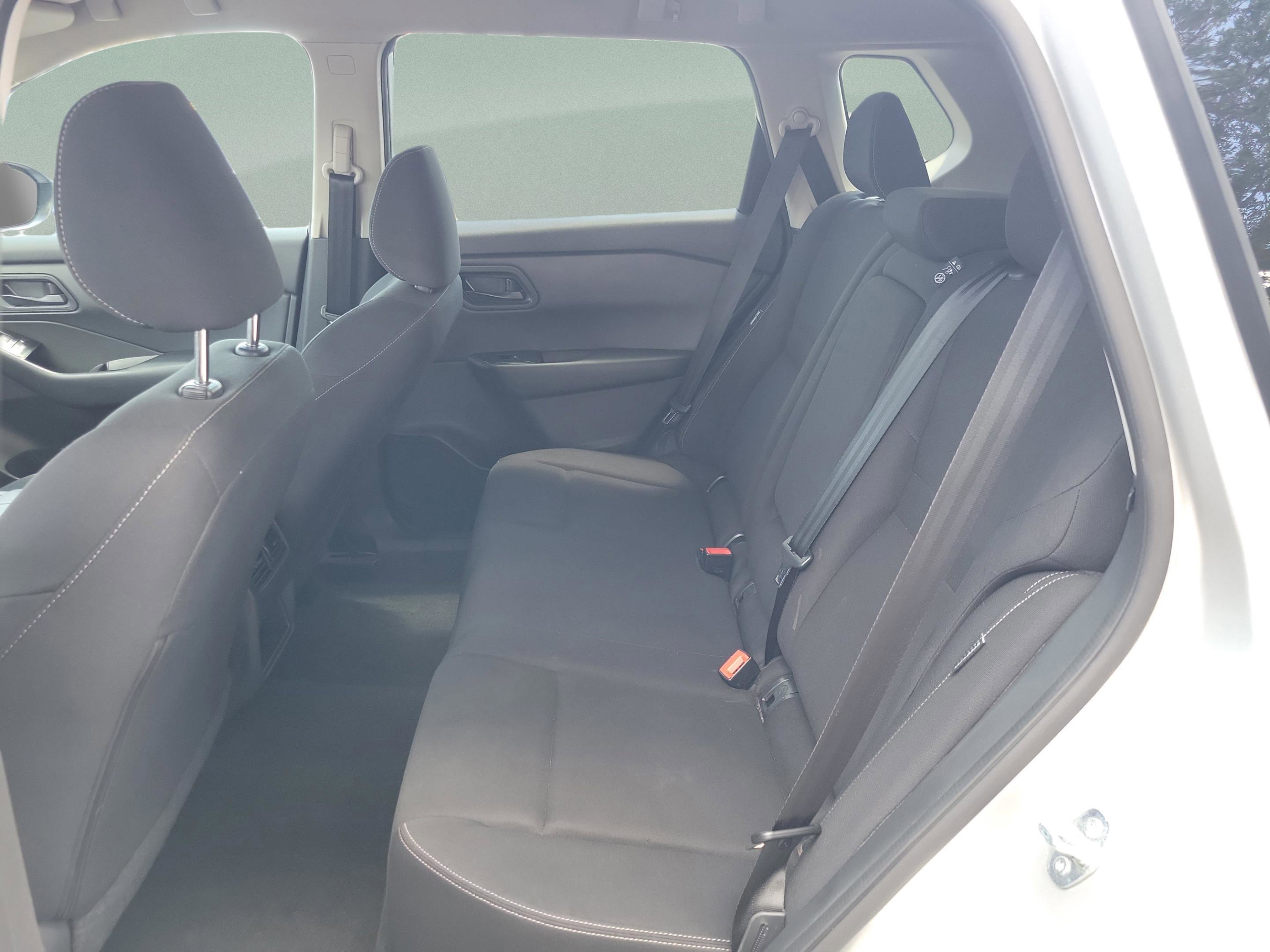 Used 2024 Nissan Rogue S AWD/4WD image 13