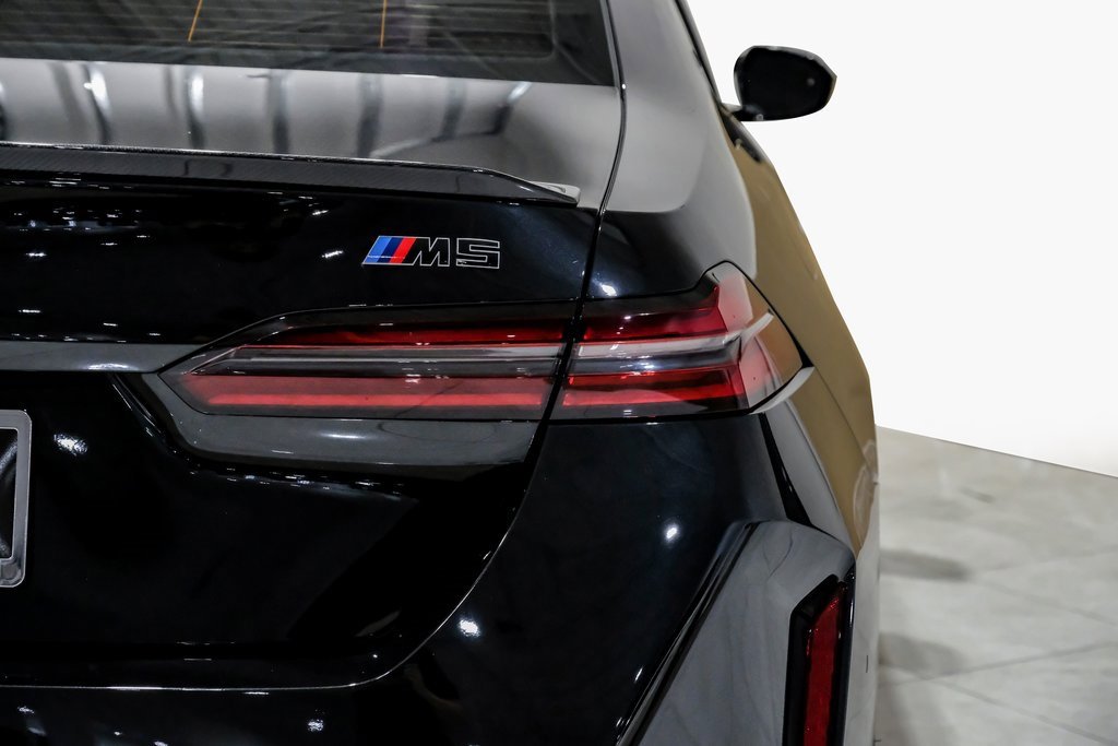 Used 2025 BMW M5 w/ Carbon Package image 54
