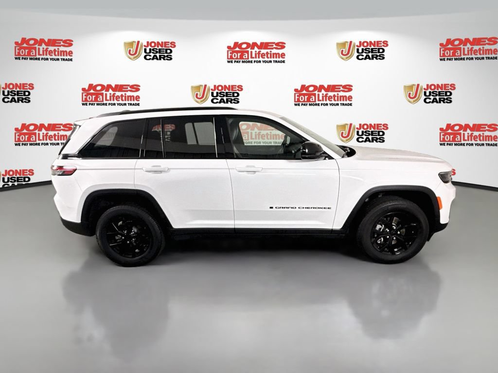 Used 2024 Jeep Grand Cherokee Altitude AWD/4WD image 18