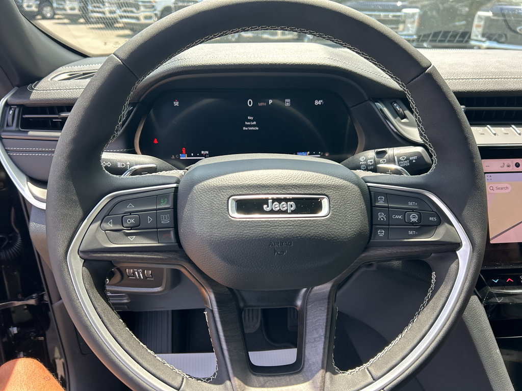 New 2026 Jeep Grand Cherokee L Limited w/ Limited Altitude Package AWD/4WD image 24