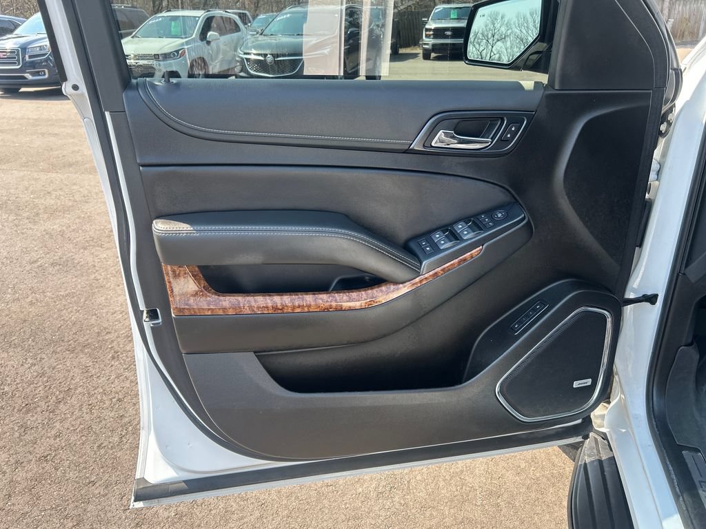 Used 2020 Chevrolet Suburban Premier AWD/4WD image 38