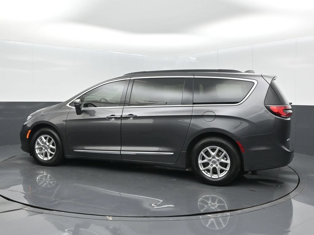 Used 2022 Chrysler Pacifica Touring-L FWD image 4