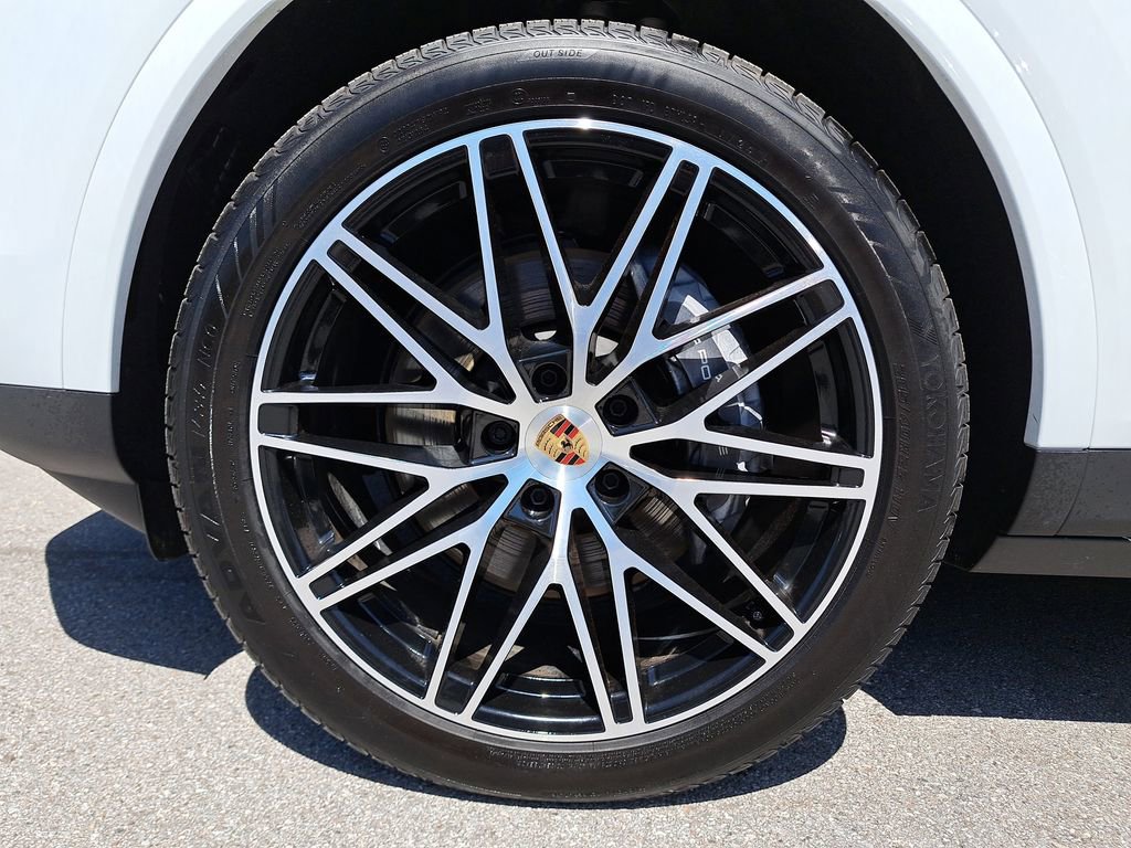 Certified 2025 Porsche Cayenne Coupe image 11