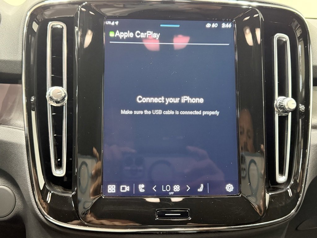 Used 2024 Volvo XC40 Recharge Core w/ Protection Package Premier image 21