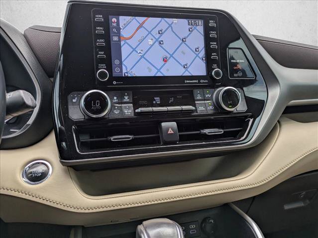 Used 2022 Toyota Highlander XLE FWD image 15