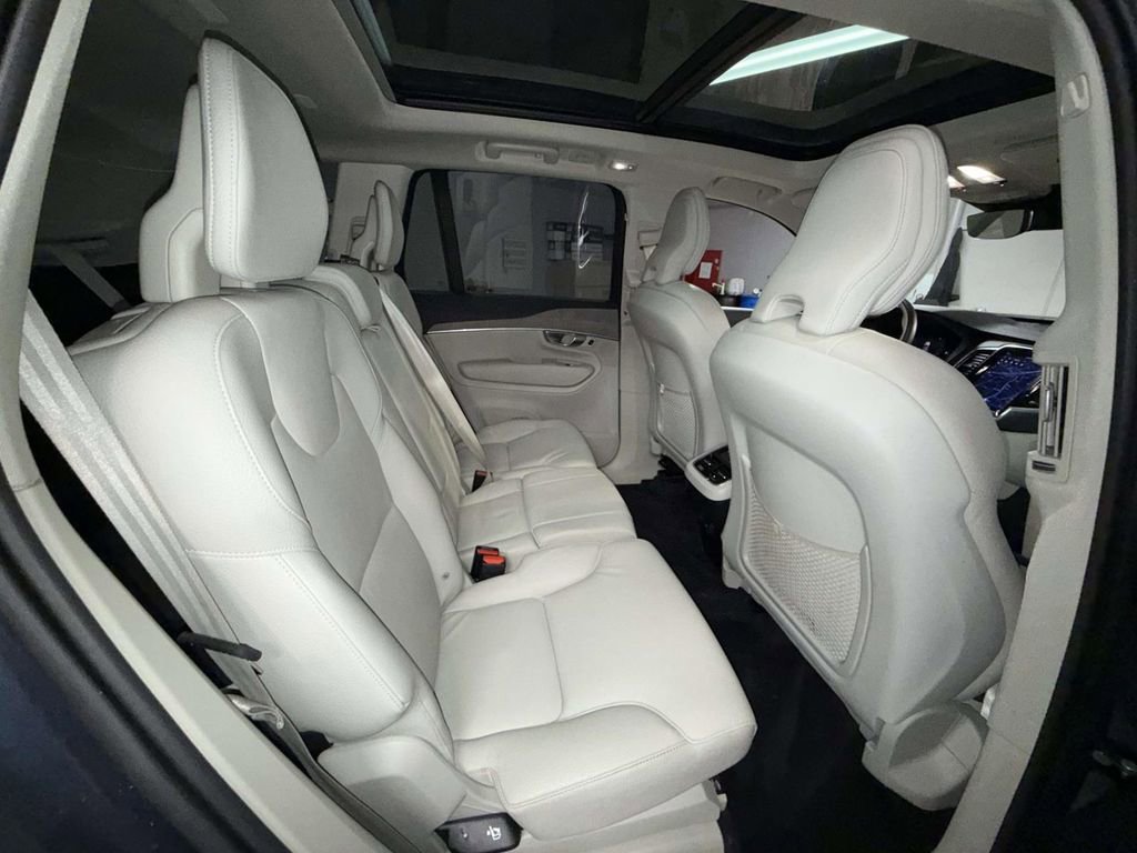Used 2024 Volvo XC90 B6 Plus image 16
