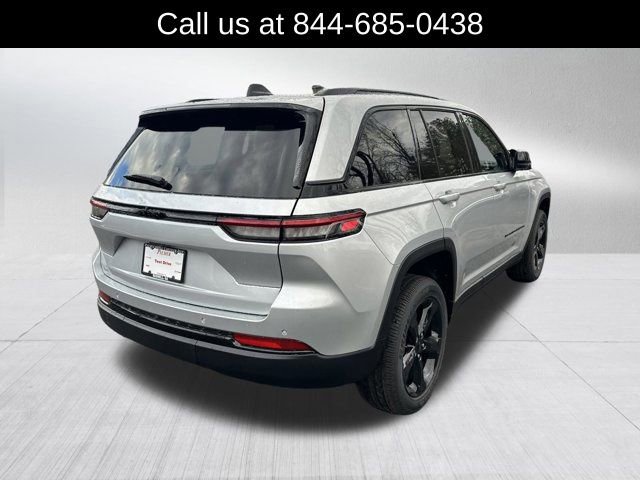 New 2025 Jeep Grand Cherokee Altitude image 5