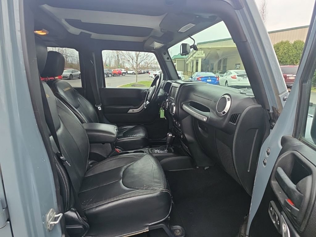 Used 2015 Jeep Wrangler Unlimited Sahara w/ Dual Top Group image 38