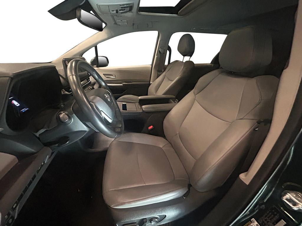 Certified 2024 Toyota Sienna XLE image 9