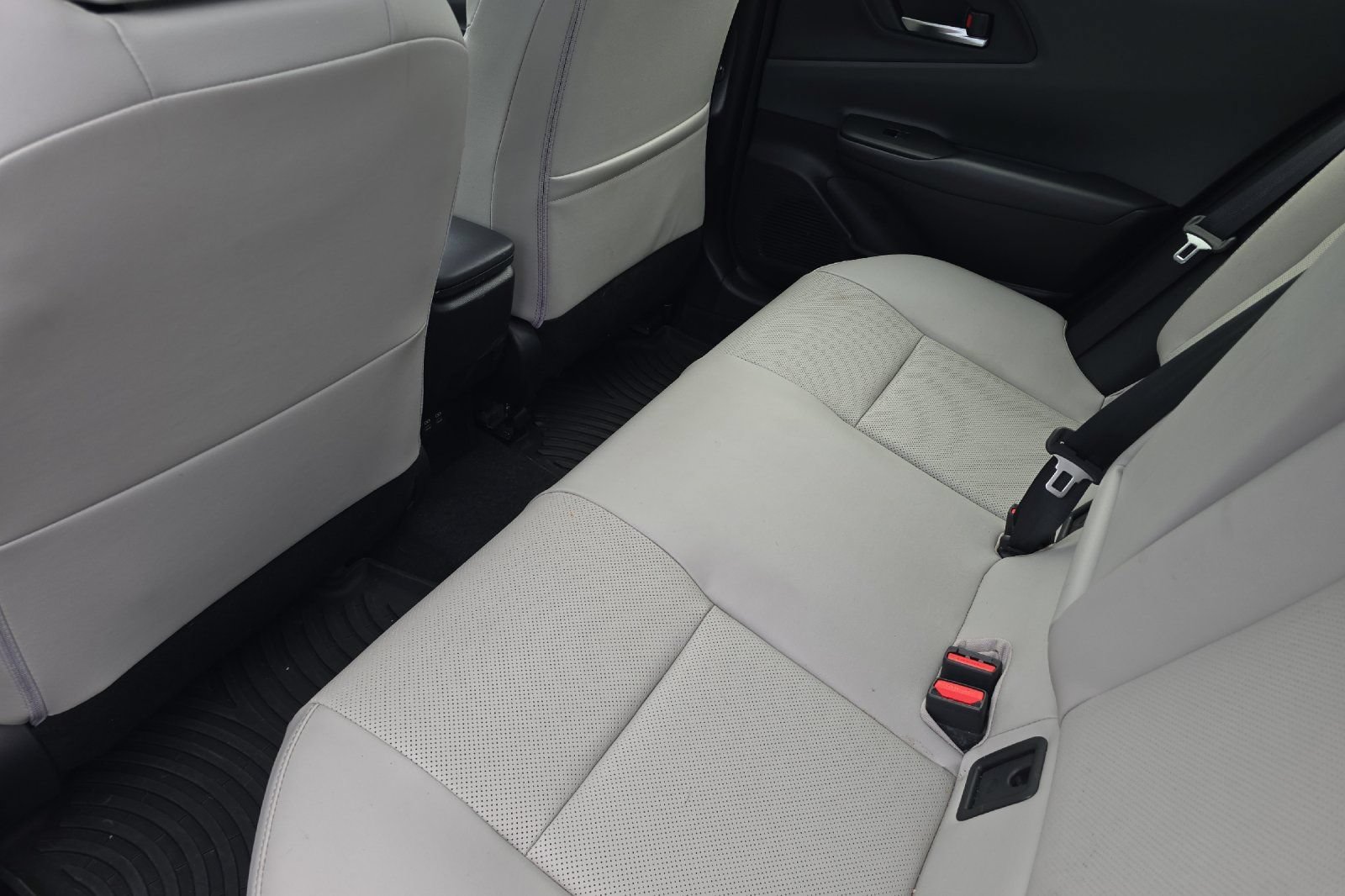 Used 2024 Toyota Prius XLE AWD/4WD image 9