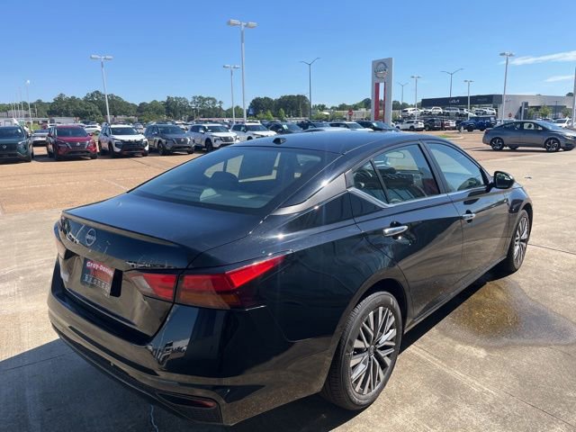 Used 2025 Nissan Altima 2.5 SV FWD image 3