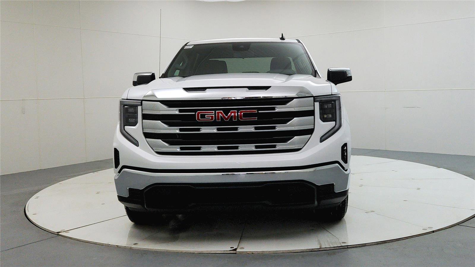 New 2026 GMC Sierra 1500 SLE image 2