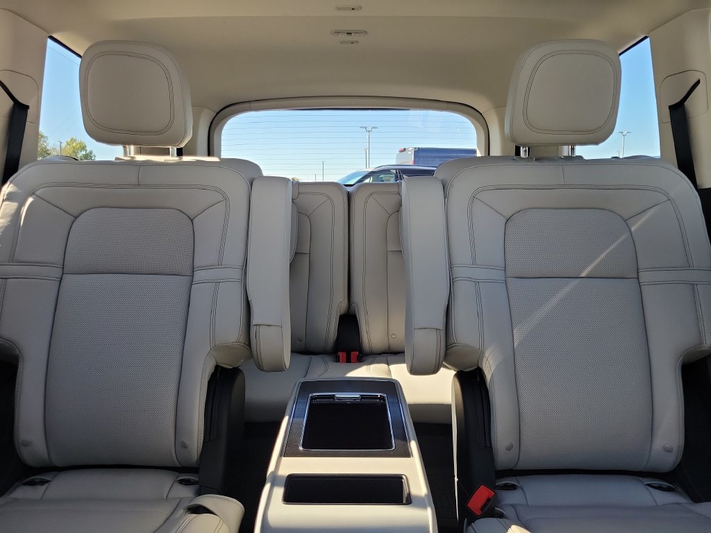 New 2027 Lincoln Aviator Reserve AWD/4WD image 17