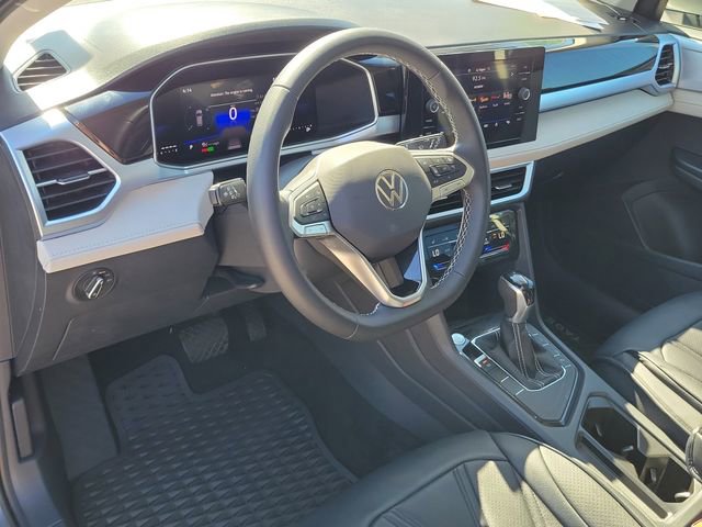 Used 2025 Volkswagen Taos SE FWD image 13