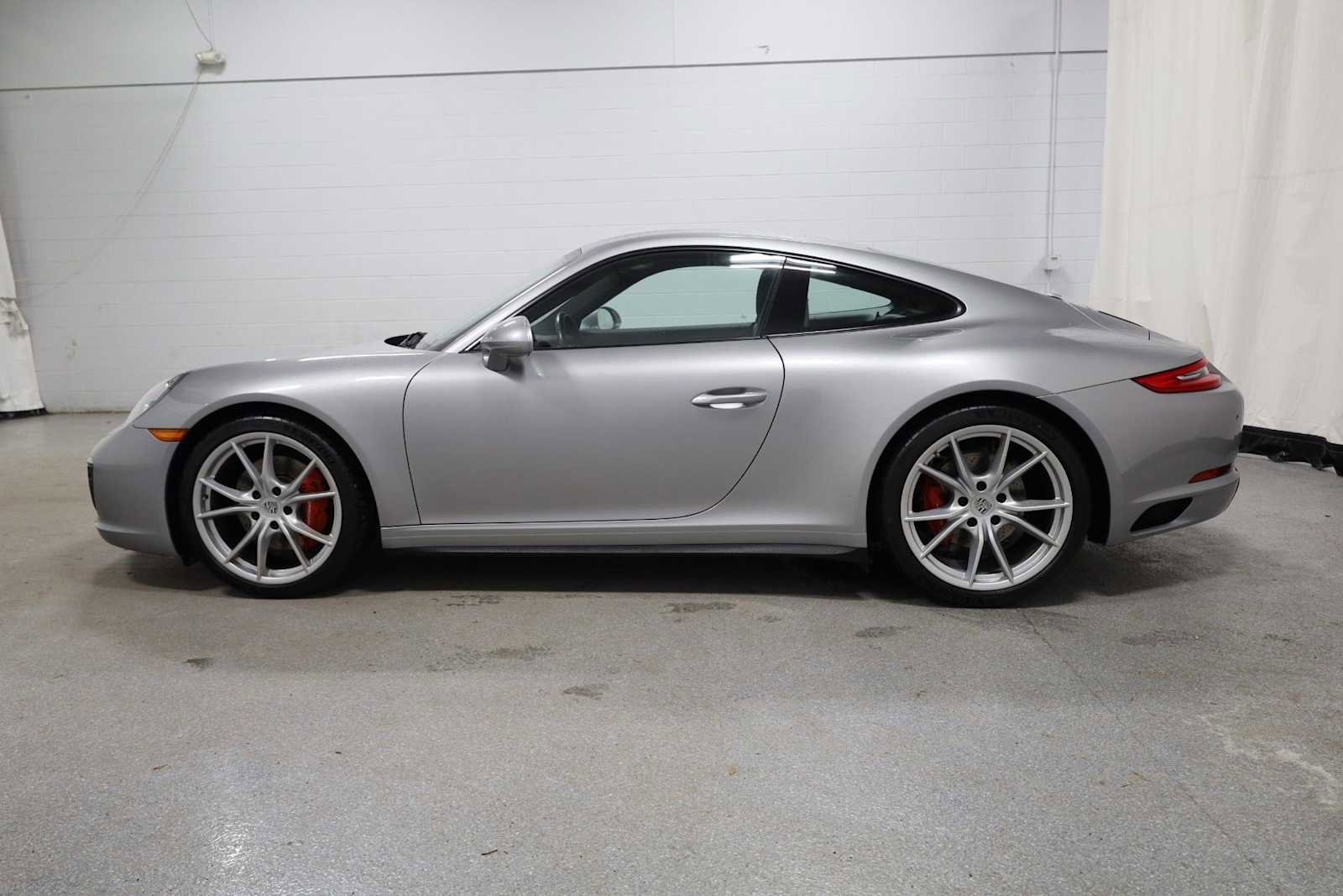 Certified 2018 Porsche 911 Carrera 4S image 2