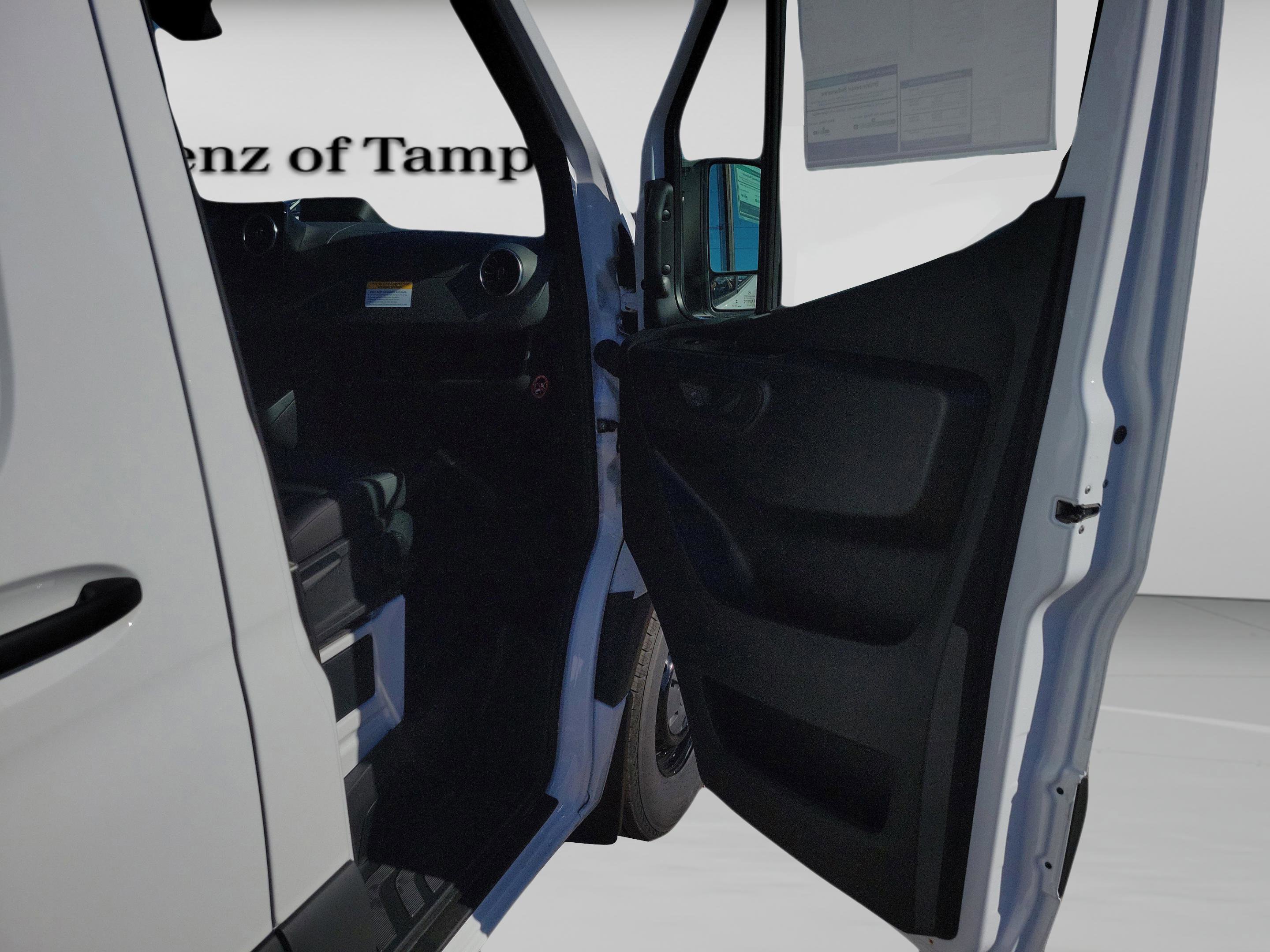 Used 2025 Mercedes-Benz Sprinter 2500 image 23