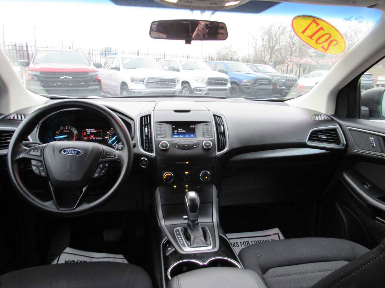 Used 2017 Ford Edge SE image 11