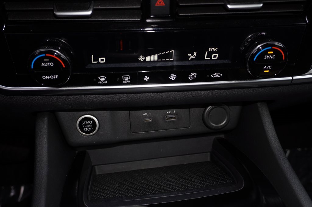 Used 2022 Nissan Rogue SV image 17