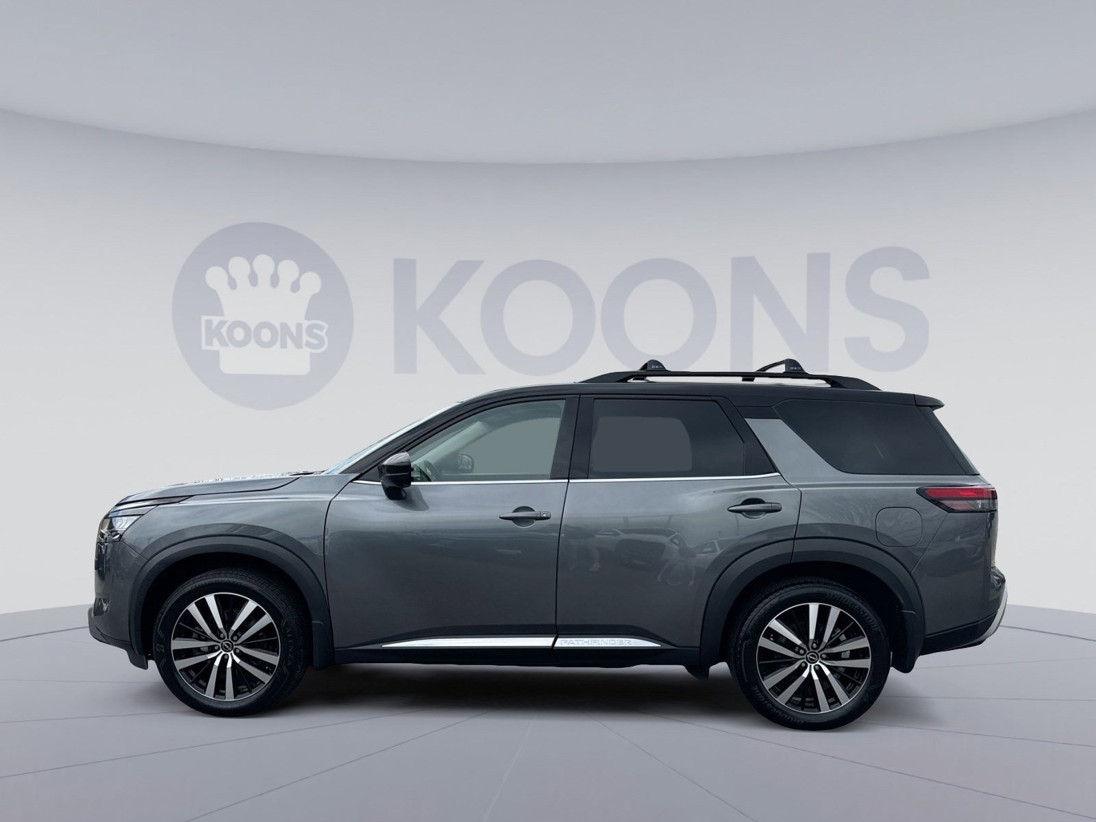 Used 2024 Nissan Pathfinder Platinum w/ Black Appearance Package image 2