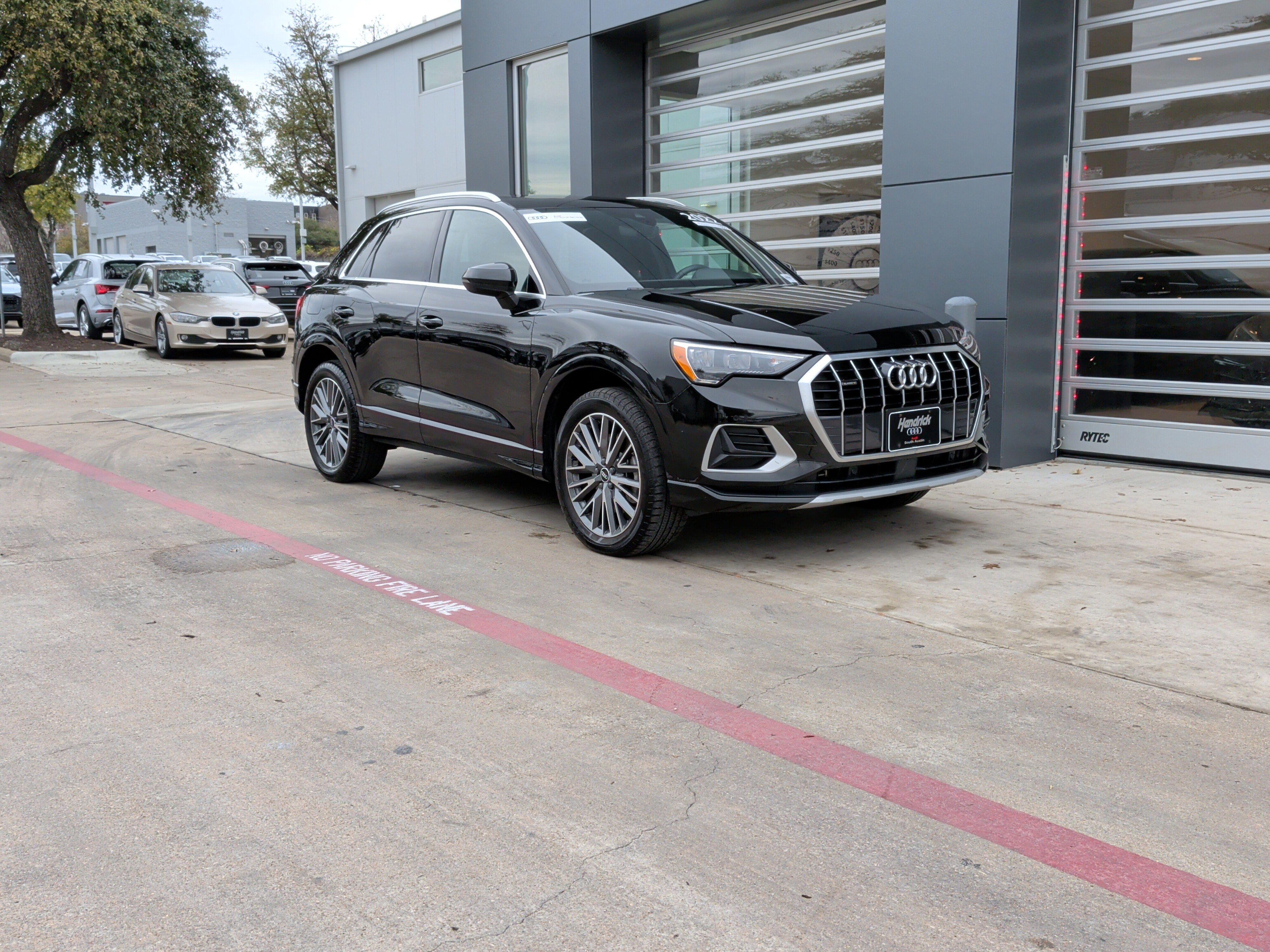 Certified 2022 Audi Q3 2.0T Premium w/ Convenience Package image 2
