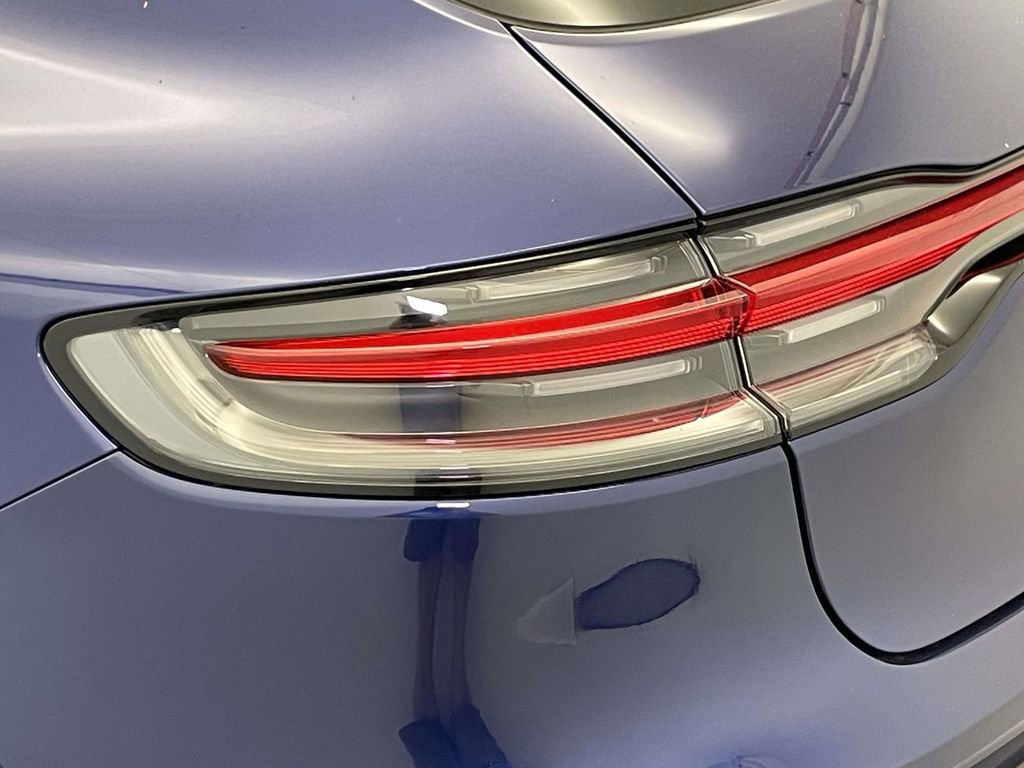 New 2025 Porsche Macan Base image 16