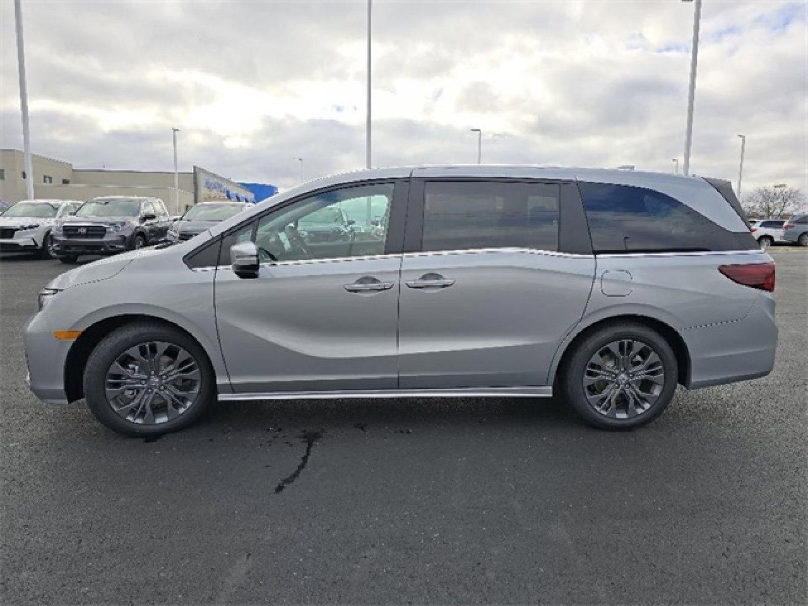 New 2026 Honda Odyssey Touring image 6