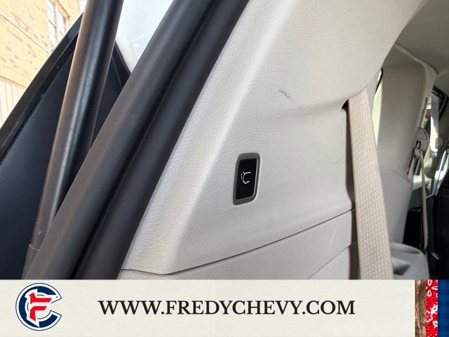 Used 2023 Chrysler Pacifica Touring-L image 28