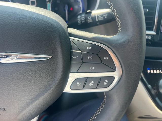 Used 2023 Chrysler Pacifica Touring-L FWD image 10