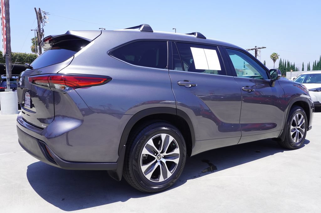 Used 2023 Toyota Highlander XLE FWD image 7