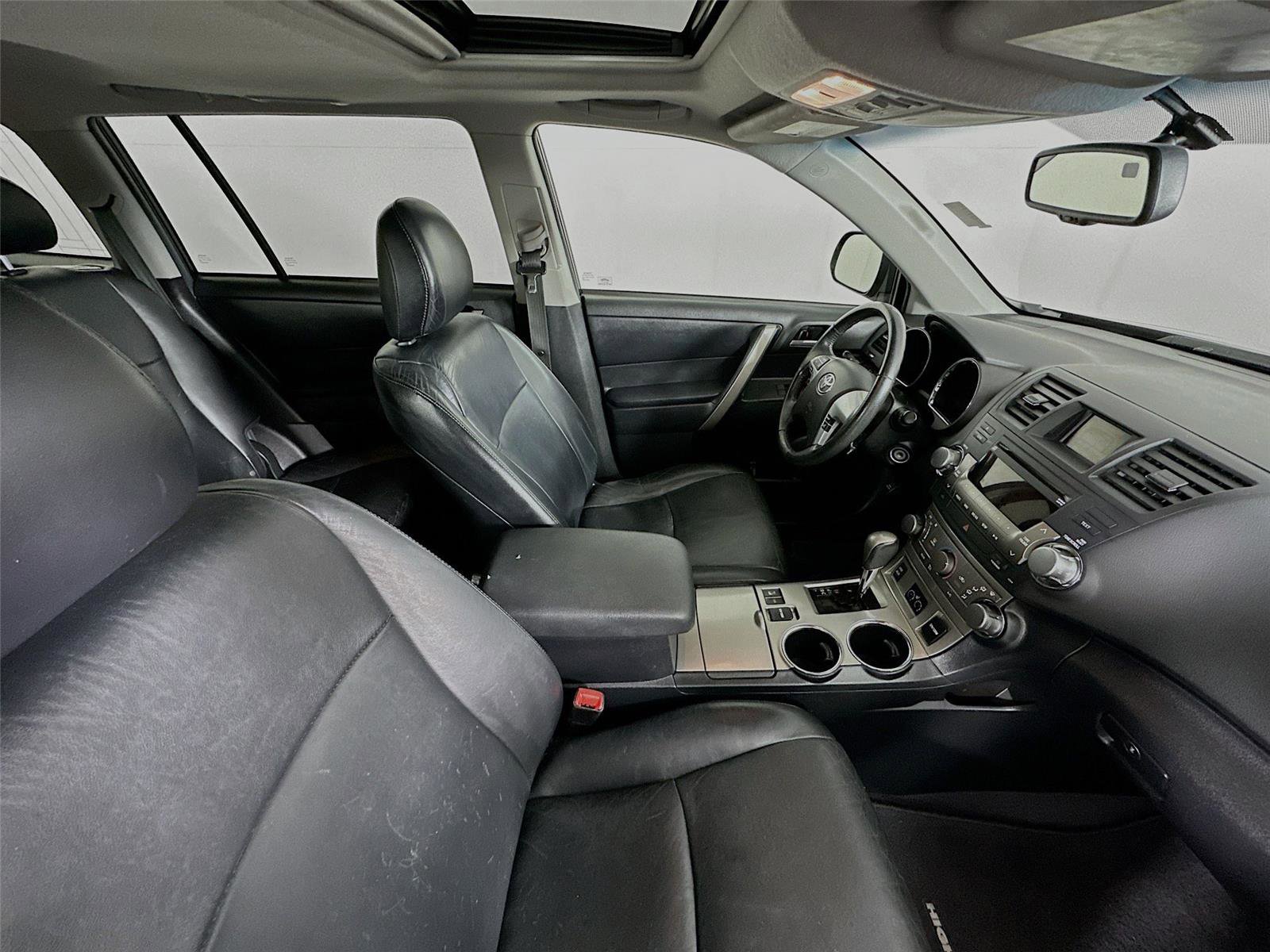 Used 2012 Toyota Highlander SE image 28