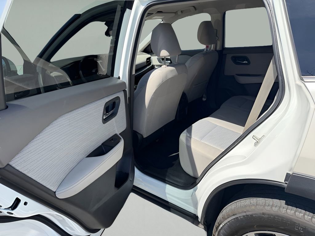 Used 2023 Nissan Rogue SV AWD/4WD image 30