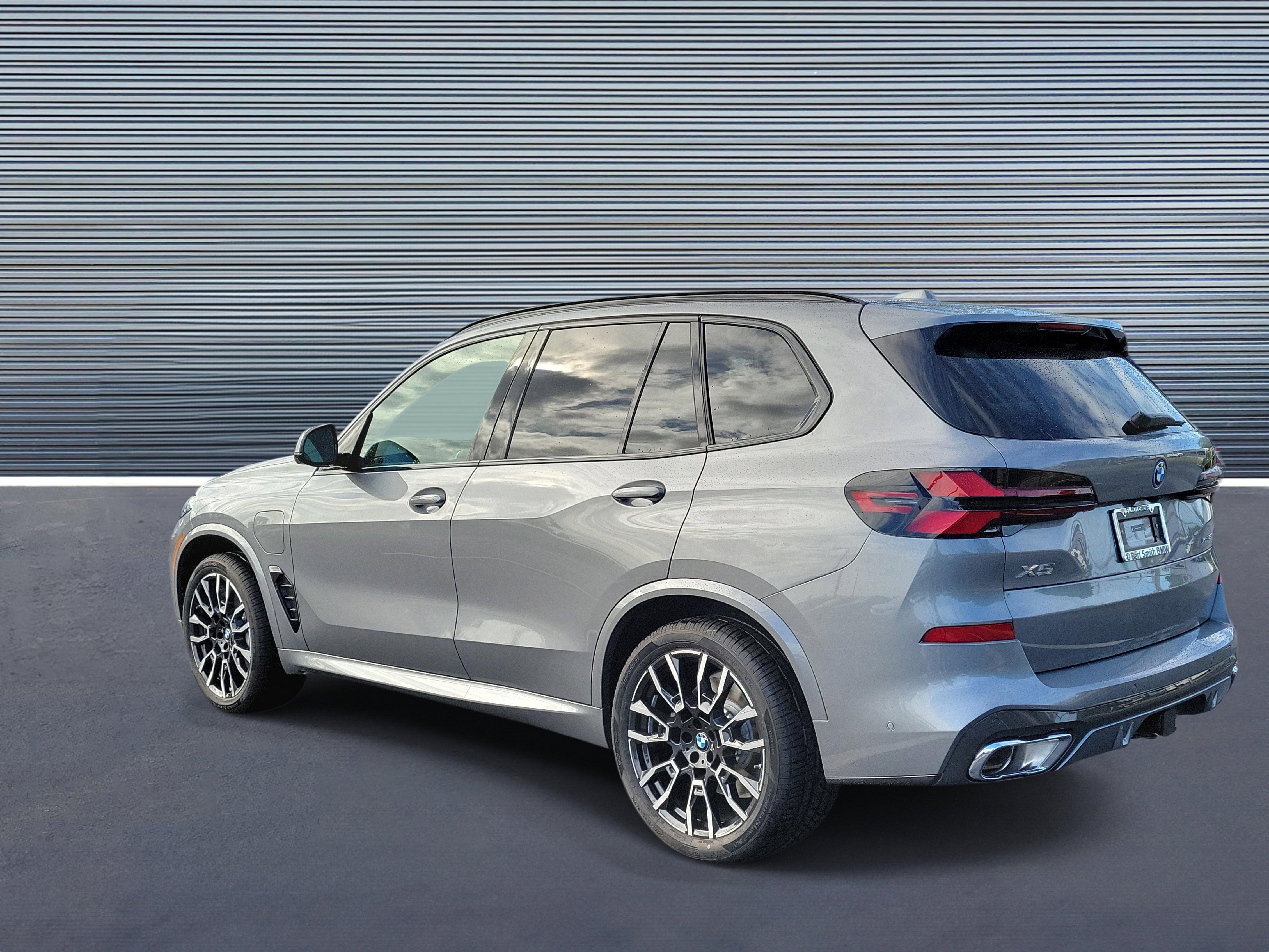 New 2026 BMW X5 xDrive50e w/ M Sport Package image 4