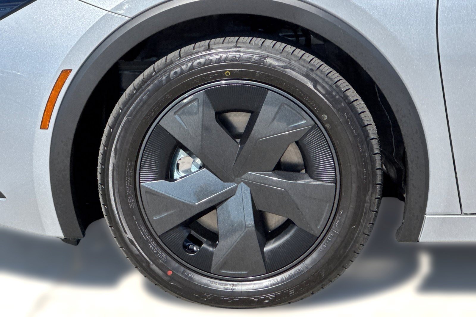 New 2027 Toyota Prius Plug-In Hybrid FWD image 13
