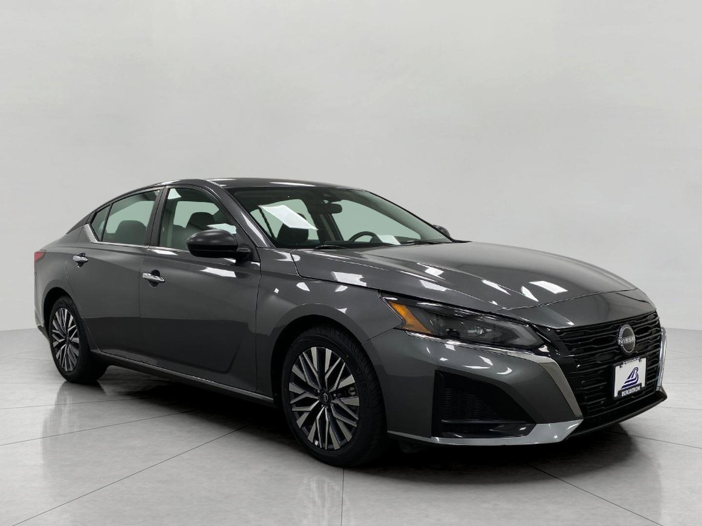 Certified 2025 Nissan Altima 2.5 SV FWD image 1