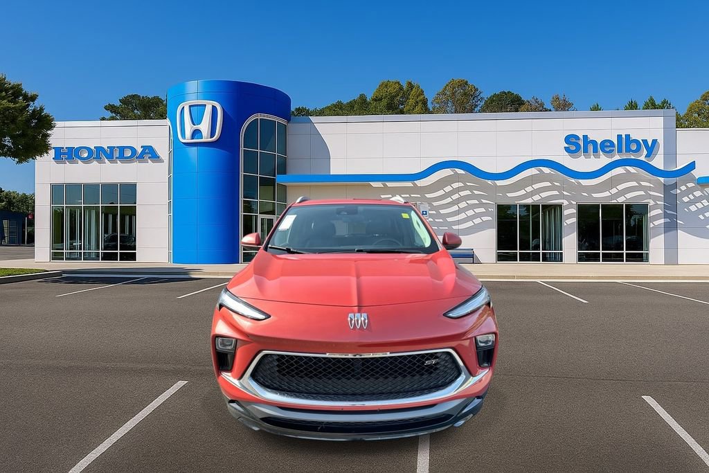 Used 2024 Buick Encore GX Sport Touring image 3